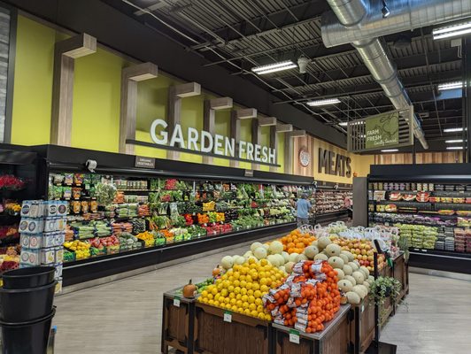 Caraluzzi's Danbury Market by null