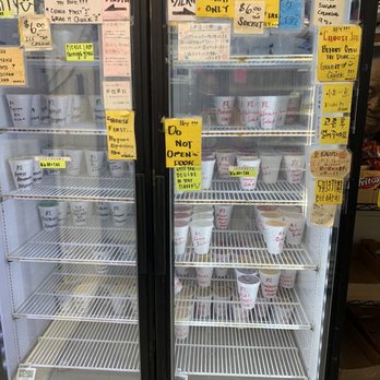 Henry's Place - Fridge with the ice cream and sorbet - Ice Cream & Frozen Yogurt Near Me - Honolulu, Hawaii
