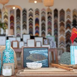 Kona Frame Shop - Great selection of art, gifts, and home decor, including candles and photo frames