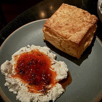 Lowland Tavern - Cheryl Day Biscuit - New American Near Me - Charleston, South Carolina Lowland Tavern - Cheryl Day Biscuit - New American Near Me - Charleston, South Carolina