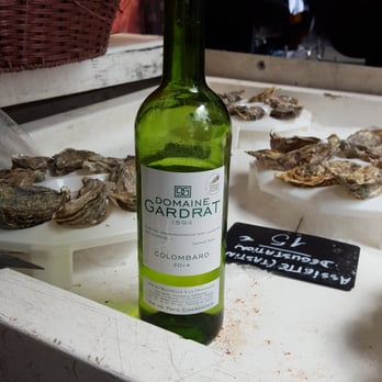 Marché Bastille - A crisp white to accompany your oysters. - Farmers Market Near Me - Paris, 75 Marché Bastille - A crisp white to accompany your oysters. - Farmers Market Near Me - Paris, 75