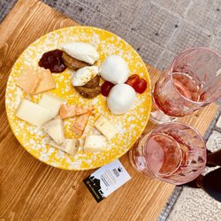 Caseificio Dicecca - Cheese sampler and some Primitivo rosé