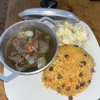 El Coquito - Bistec Encebollado, Arroz con Gandules , Potatoe Salad. - Caribbean Near Me - Buffalo, New York El Coquito - Bistec Encebollado, Arroz con Gandules , Potatoe Salad. - Caribbean Near Me - Buffalo, New York