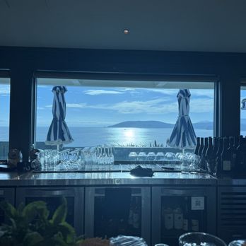 Westerly - Bar area with the paradisian views - Cocktail Bars Near Me - Pismo Beach, California Westerly - Bar area with the paradisian views - Cocktail Bars Near Me - Pismo Beach, California