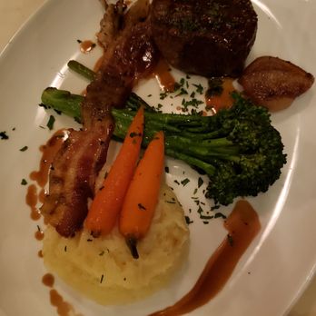 Mama Della's Ristorante - Filet - Italian Near Me - Orlando, Florida Mama Della's Ristorante - Filet - Italian Near Me - Orlando, Florida