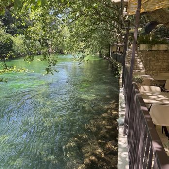 Restaurant Philip - French Near Me - Fontaine de Vaucluse, 84