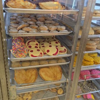 La Estrella Bakery - Bakeries Near Me - Colton, California
