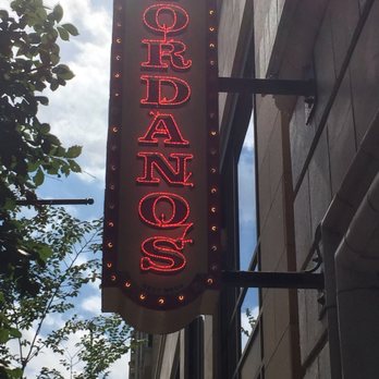 Giordano's - Pizza Near Me - Chicago, Illinois