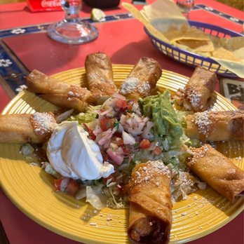 Puerto Vallarta - Taquitos Lindos con Pollo - Mexican Near Me - Coos Bay, Oregon Puerto Vallarta - Taquitos Lindos con Pollo - Mexican Near Me - Coos Bay, Oregon