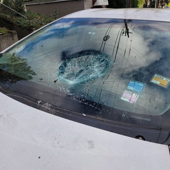 Wind-Tech Auto Glass - Changing a window on a Toyota Prius - Auto Glass Services Near Me Wind-Tech Auto Glass - Changing a window on a Toyota Prius - Auto Glass Services Near Me