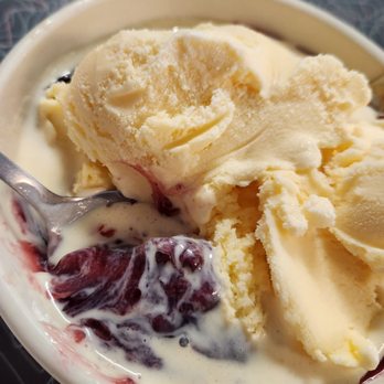 Gerber’s Family Restaurant - Homemade blackberry cobbler with real icecream. Amazing! - New American Near Me - Greenup, Kentucky
