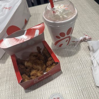 Chick-fil-A - 12 piece chicken nuggets and peppermint shake (seasonal) - Fast Food Near Me - Philadelphia, Pennsylvania