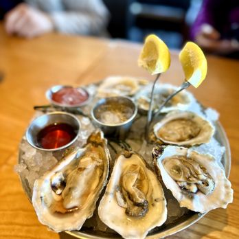Moonraker Restaurant - Oysters - New American Near Me - Pacifica, California