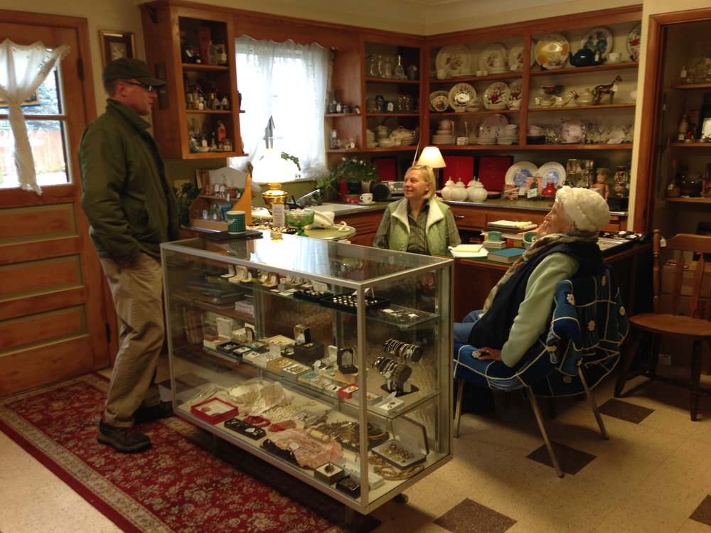 HH ANTIQUES & COLLECTIBLE MALL 14 N Holland Sylvania Rd, Toledo, OH