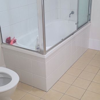 Turtle Beach Resort - Crappy bathroom space room - Resorts Near Me - Mermaid Beach, QLD