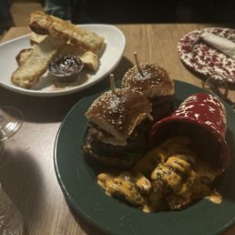 Burger sliders 10/10, fries 12/10 , bread with bacon jam 10/10 Burger sliders 10/10, fries 12/10 , bread with bacon jam 10/10