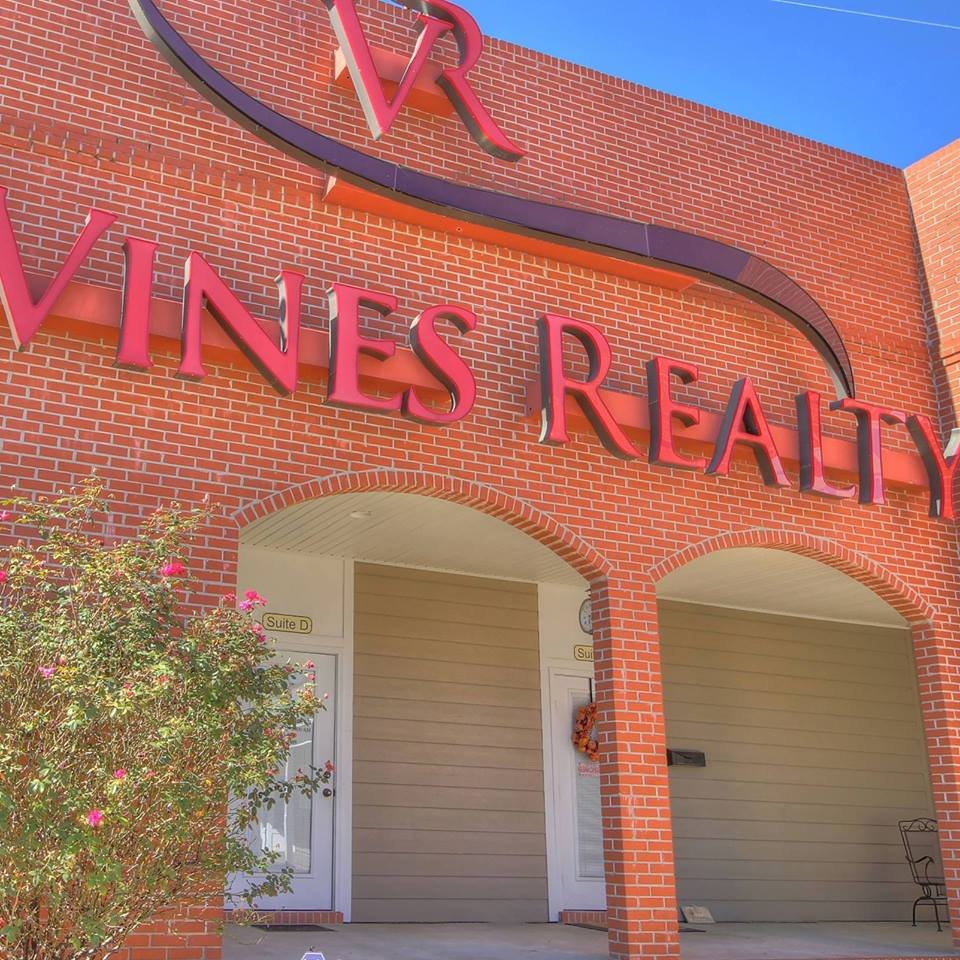 VINES REALTY & LAND Request Information 2516 Old Hwy 24