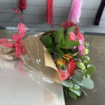 Holliday Flowers & Events - Florists Near Me - Memphis, Tennessee