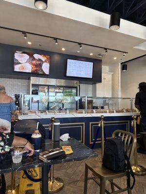 Saint Honoré Doughnuts & Beignets by null