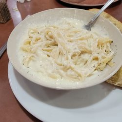 Mama Bravas Pizza Pasta & Subs - Fettuccini Alfredo