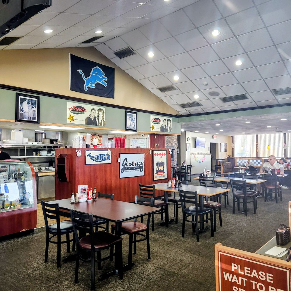 Annies Family Restaurant & Bakery