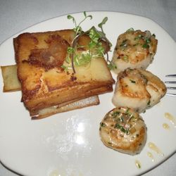 Chart House@ Golden Nugget Potatoes Pava with Pan Seared Scallops