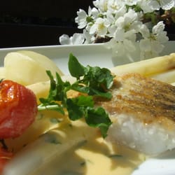 Landgasthof Feichtinger in Nammering - Spargel mit Bachkresse-Hollandaise und knusprig gebratenem Zanderfilet (Rezept steht im Beitrag!)