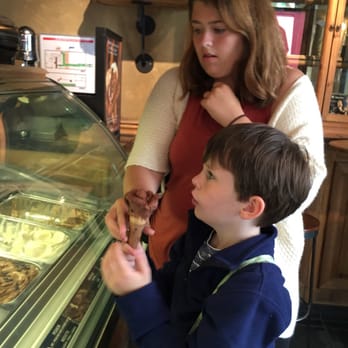 Amorino - Petit cone in all chocolate. - Ice Cream & Frozen Yogurt Near Me - Paris, 75