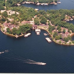 3 peninsulas sourrounded by water on 3 sides
