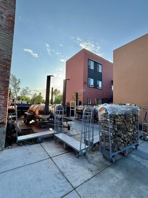 Slow & Low Smokehouse by null