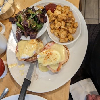 Sunny Morning - Traditional Eggs Benedict - Breakfast & Brunch Near Me - Toronto, Ontario Sunny Morning - Traditional Eggs Benedict - Breakfast & Brunch Near Me - Toronto, Ontario
