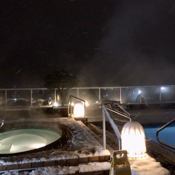 Pan Pacific Vancouver - Vancouver winter "stay-cation" FTW! Uncovered rooftop hot-tub & 28 degree Celsius pool during a January 2020 snowfall. - Hotels Near Me - Vancouver, British Columbia Pan Pacific Vancouver - Vancouver winter "stay-cation" FTW! Uncovered rooftop hot-tub & 28 degree Celsius pool during a January 2020 snowfall. - Hotels Near Me - Vancouver, British Columbia