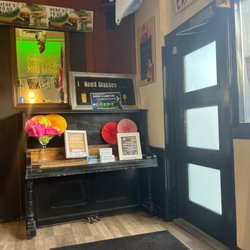 Gibbled Goose - Entrance way to pub