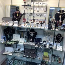 Looking Glass - Idaho star garnets, Idaho opals and more...