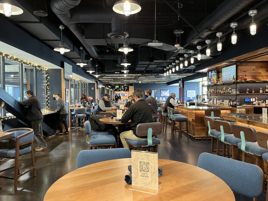 32 Bar & Grill by null