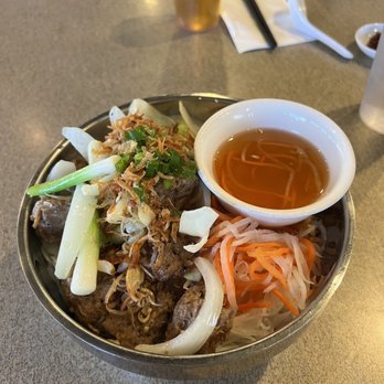 Ao Sen - Vegan Bun Bo Xao Xa - Lemongrass Beef Vermicelli - Vietnamese Near Me - Albany, California