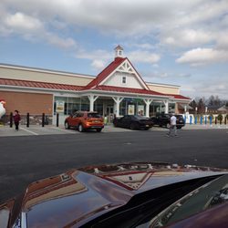 Royal Farms 185 - Front entrance