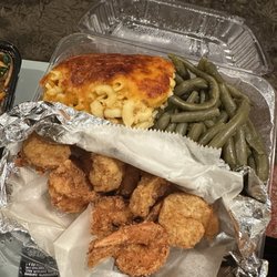 Fried shrimp, Mac & cheese, & green beans