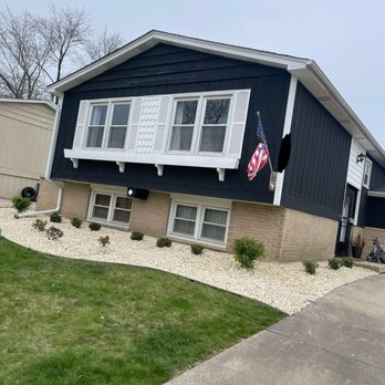 College Students Landscaping - Lawn Services Near Me - Orland Park, Illinois