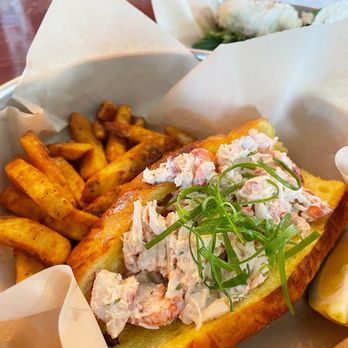 Dock and Claw - Lobster roll - Seafood Near Me - Beach Haven, New Jersey Dock and Claw - Lobster roll - Seafood Near Me - Beach Haven, New Jersey