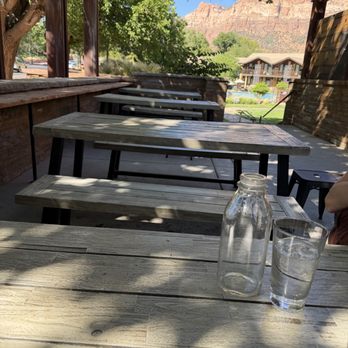 Camp Outpost - Shady patio and nice views - New American Near Me - Springdale, Utah