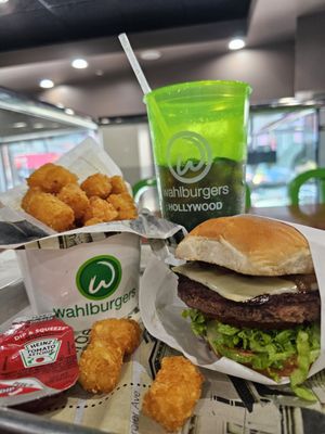 Wahlburgers by null