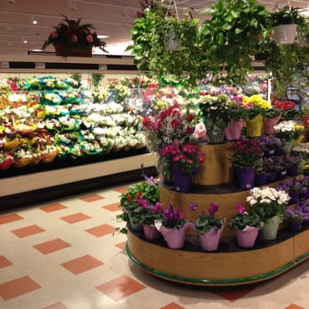 Market Basket - Pretty flowers - Grocery Near Me - Burlington, Massachusetts