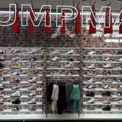 Shoe Palace - Jordan wall!!!
