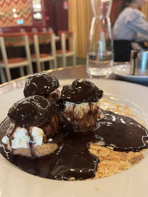 Grand Café Capucines by null