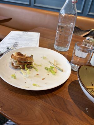 Menlo Tavern by null