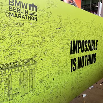 Berlin Marathon - Wall to sign at Expo - Races & Competitions Near Me