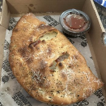 Sauce On The Side - Pepperoni with White Onions - Italian Near Me - Ballwin, Missouri Sauce On The Side - Pepperoni with White Onions - Italian Near Me - Ballwin, Missouri