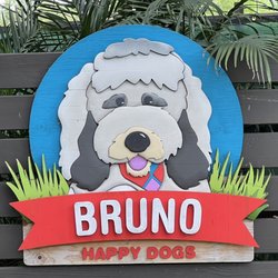 Bruno Happy Dogs - Entrance
