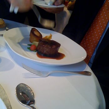 Restaurant Gordon Ramsay - Entree: Steak served with bone-marrow shaped potato, filled with bone marrow! - French Near Me - London, XGL Restaurant Gordon Ramsay - Entree: Steak served with bone-marrow shaped potato, filled with bone marrow! - French Near Me - London, XGL
